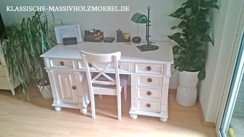 Holzstuhl in Weiß im Landhausstil