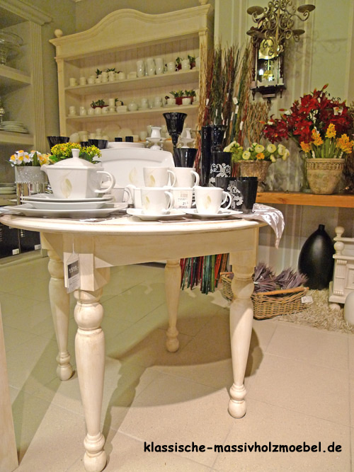 Runder Tisch im Landhausstil in Antik weiß