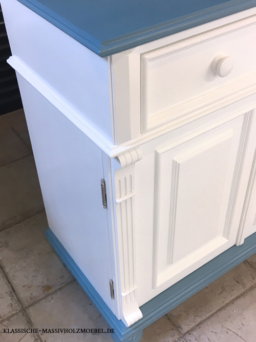 Landhausschrank 2-farbig Pastellblau RAL 5024 - Weiß