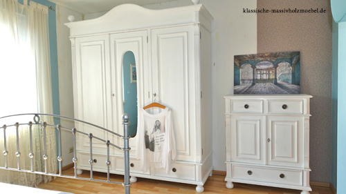 Kleiderschrank und Sideboard im Landhausstil schaffe pure Gemütlichkeit im Schlafzimmer