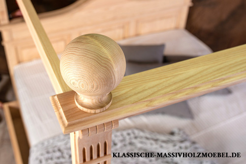 Himmelbett in Esche